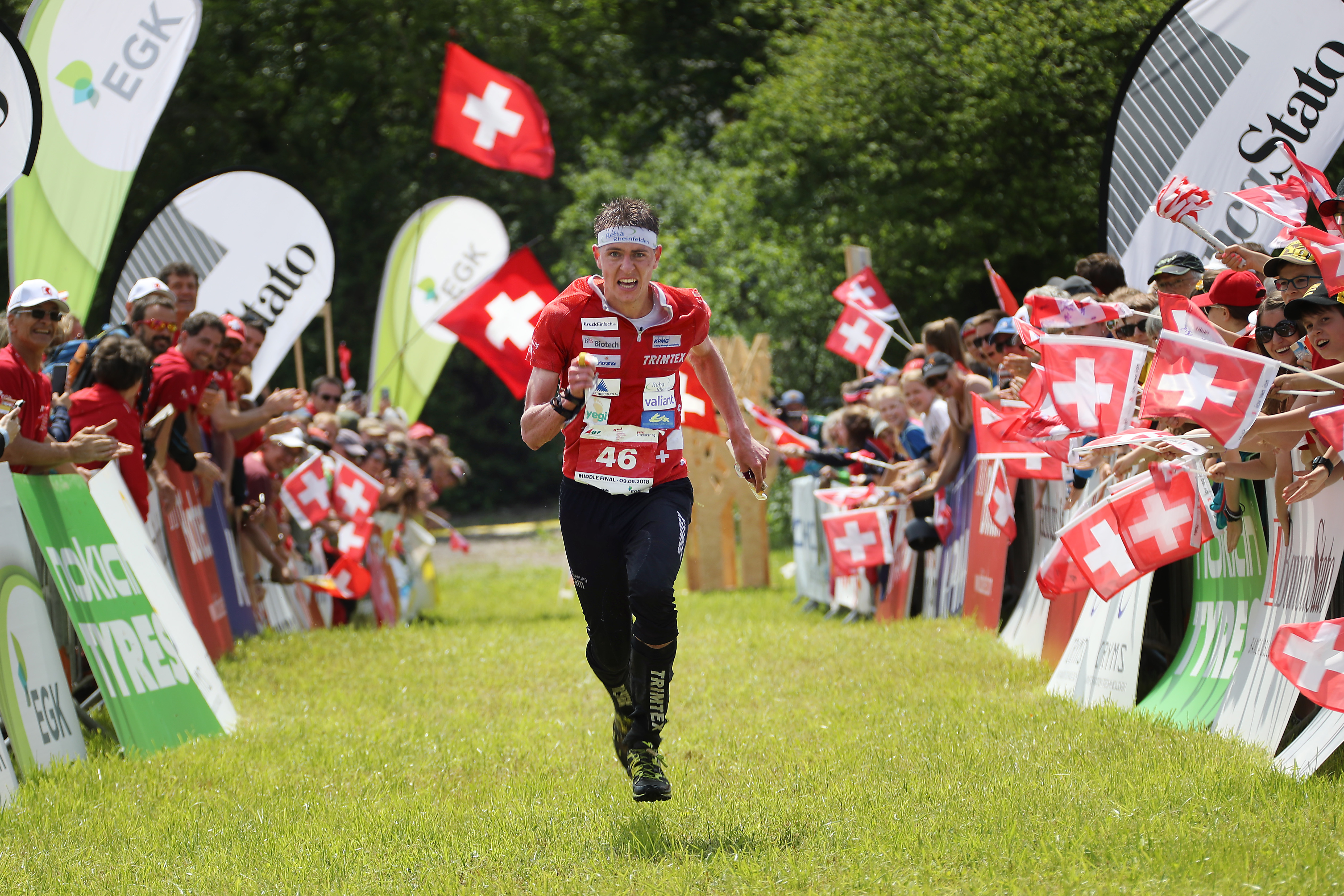 Zieleinlauf von OL-Läufer Matthias Kyburz an der EM im Tessin