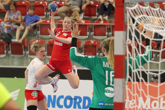 Die Aargauer Handballerin Dimitra Hess in Aktion