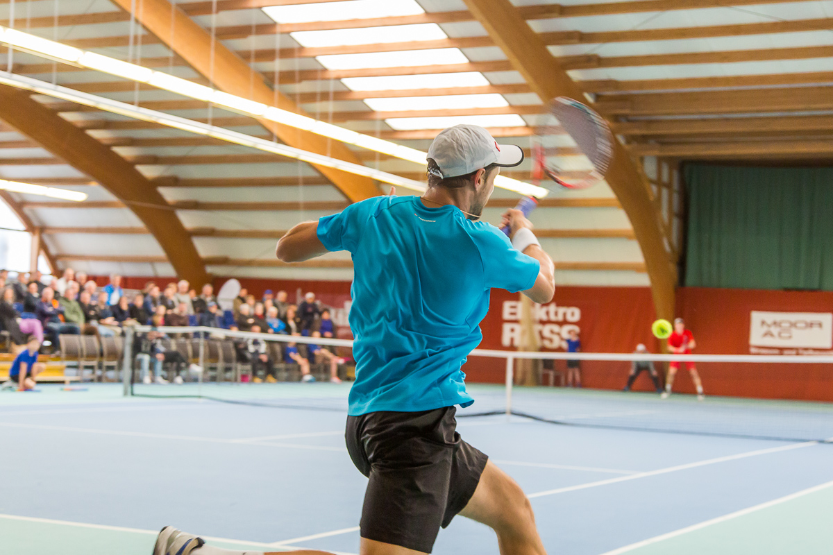 Tennisspielen im Sportcenter Aarau West