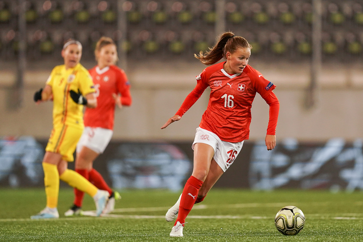 Die Aargauer Fussballerin Malin Gut in Aktion für die Schweizer Nationalmannschaft