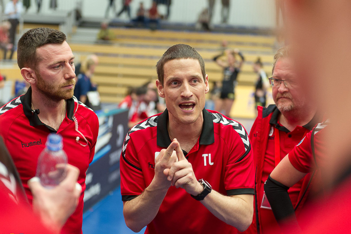 Volleyballtrainer Timo Lippuner während dem Coaching