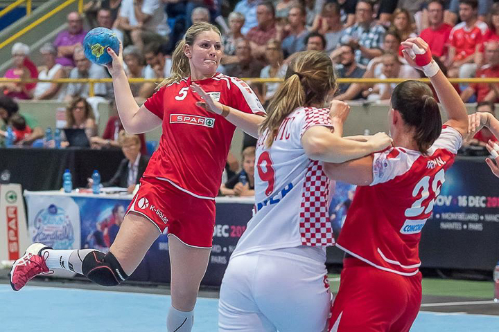 Die Aargauer Handballerin Lisa Frey in Aktion für die Schweizer Nationalmannschaft
