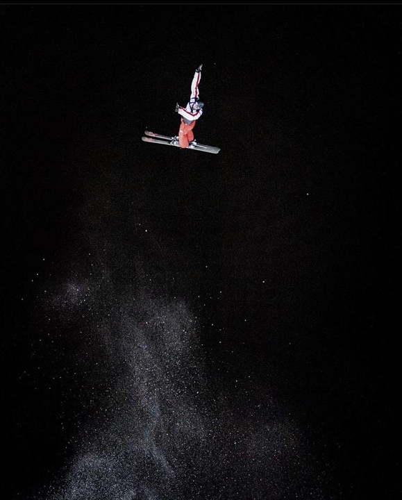 Der Aargauer Skiakrobat Nicolas Gygax wirbelt durch die Luft