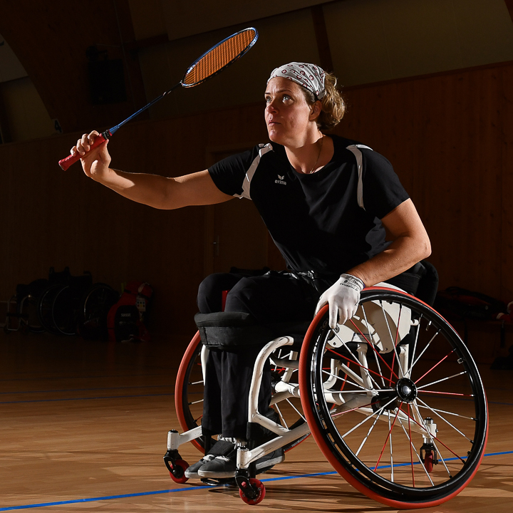 Para-Badmintonspielerin Karin Suter-Erath in Aktion