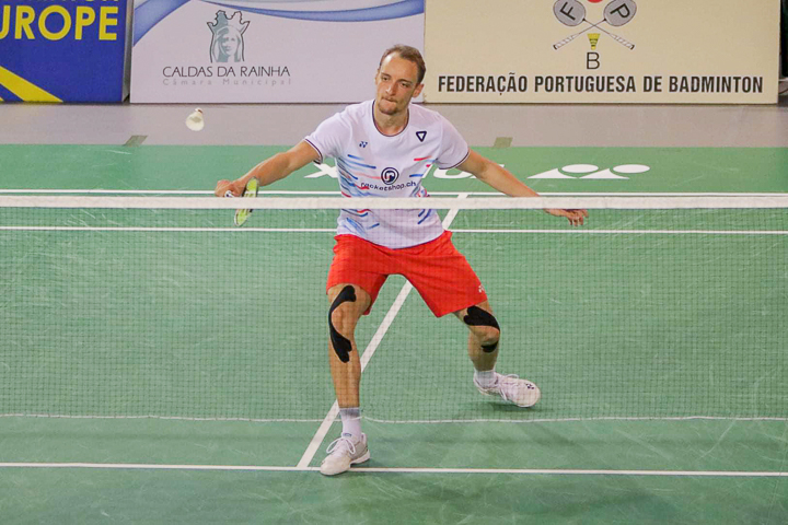 Badmintonspieler Tobias Künzi in Aktion