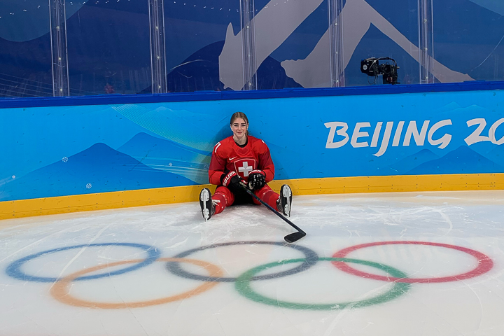 Die Aargauer Eishockey Spielerin Lena-Marie Lutz in Peking an den Olympischen Spielen