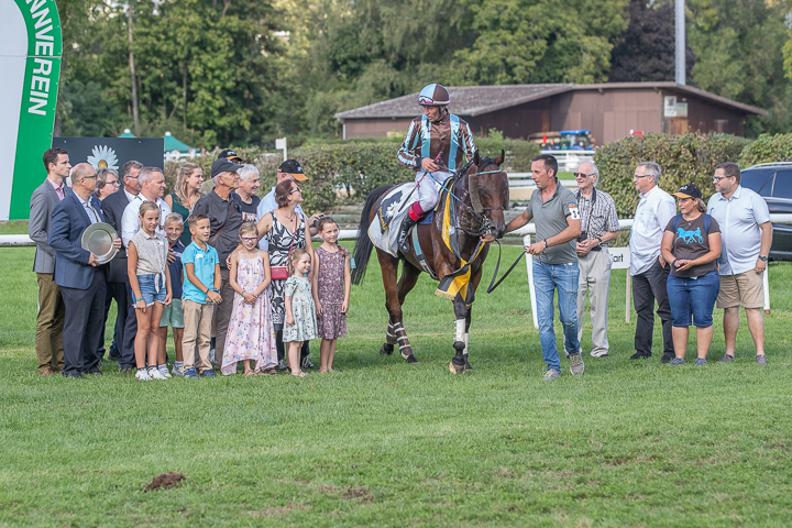 Siegerehrung beim Hauptrennen der Pferderennen Aarau