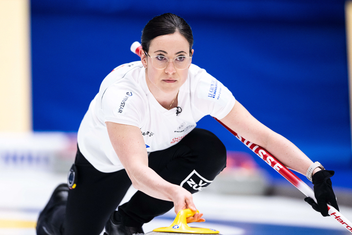 Curlerin Carole Howald in Aktion