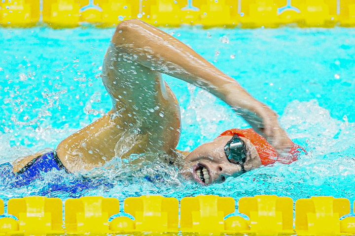 Para Schwimmerin Nora Meister in Aktion