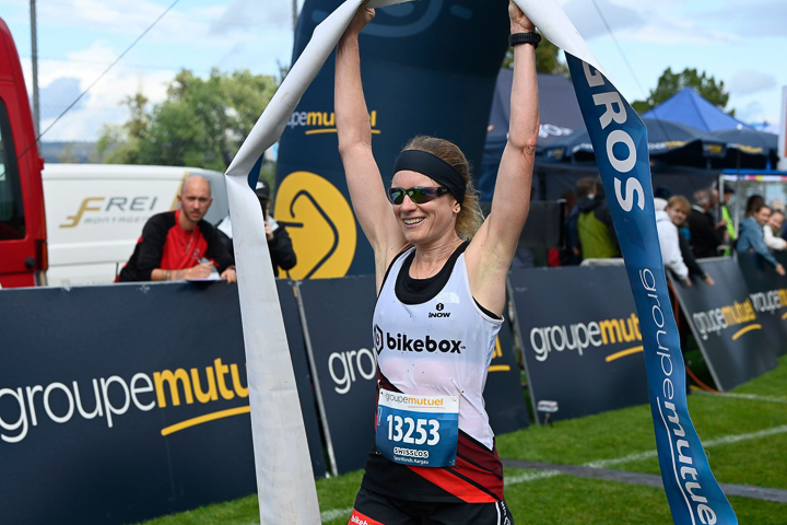 Hallwilerseelauf-Siegerin Petra Eggenschwiler beim Zieleinlauf