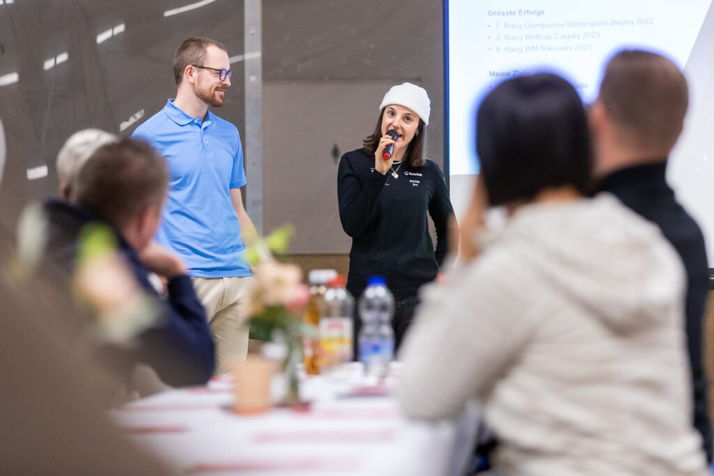 Nachwuchsanlass Kanton Aargau Berenice Wicki beim Referat der Sporthilfe