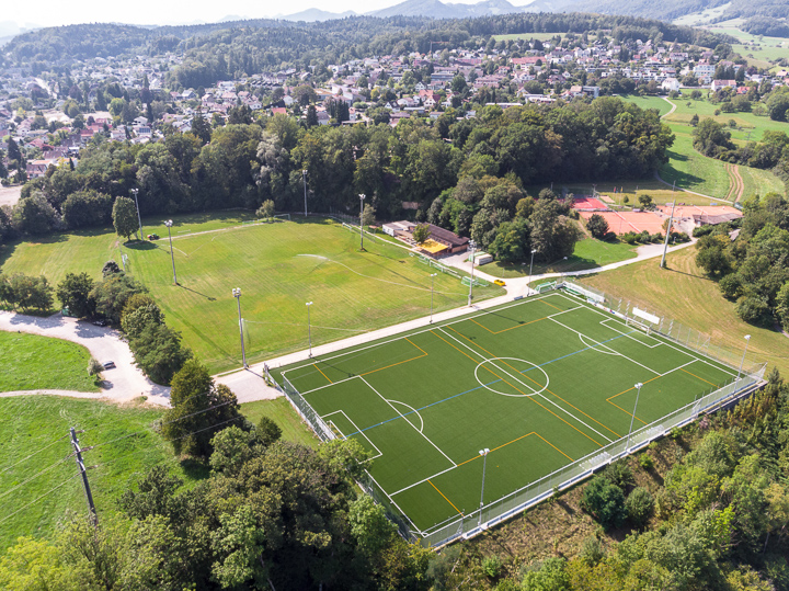 Drohnenbild der Fussballanlage "Ritzer" in Küttigen. Fotografiert am 28. August 2019.