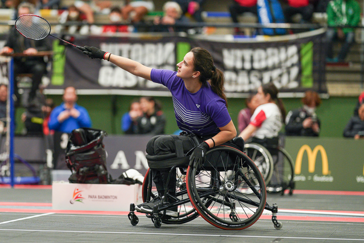 Rollstuhl Badmintonspielerin Ilaria Renggli in Aktion