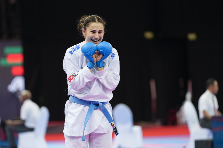 Karateka Elena Quirici freut sich über einen gewonnen Kampf