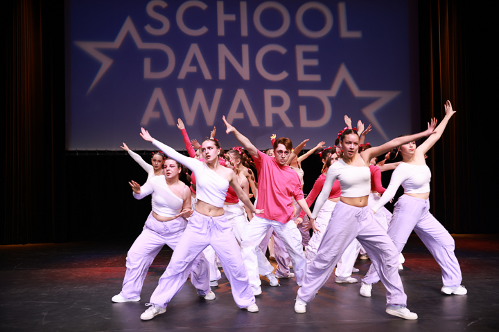 Tanzcrew Mix of 54 in Action am Aargauer School Dance Award