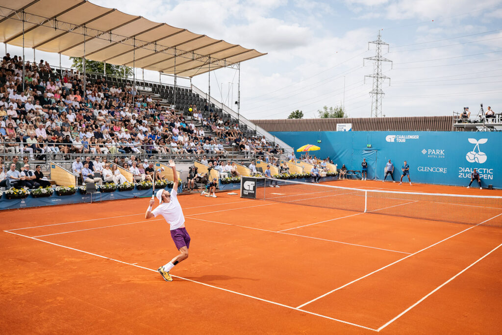 Tennisprofi Jérôme Kym in Action